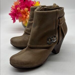OTBT Ballard Elegant Tan Brown Leather Heeled Ankle Booties Size 8 MCA8681L